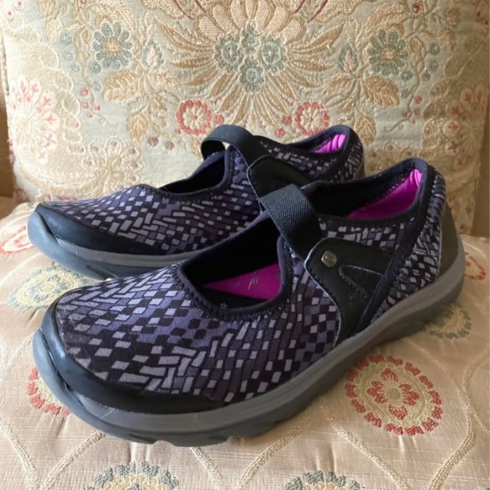 🪶Women’s Bzees Brisk Mary Jane Shoes, size 7.5